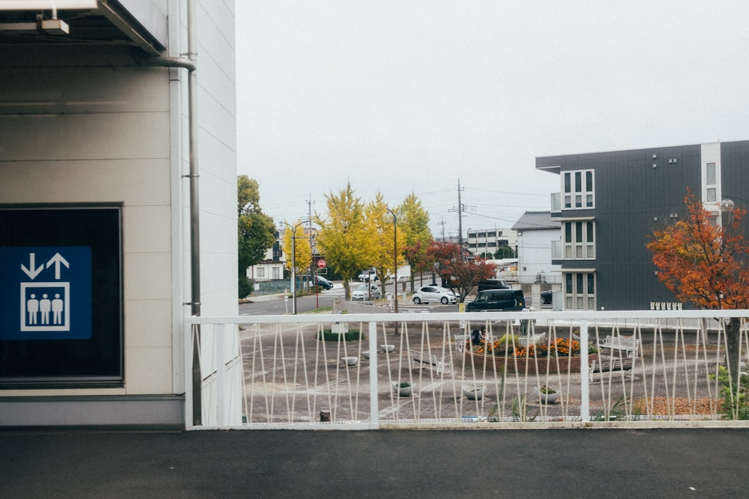 CountBricks Vinyl Fence Install for Residential Homes