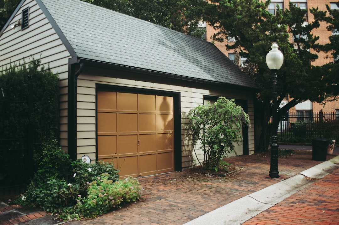 Cost to Replace Garage Door Frame | CountBricks Experts