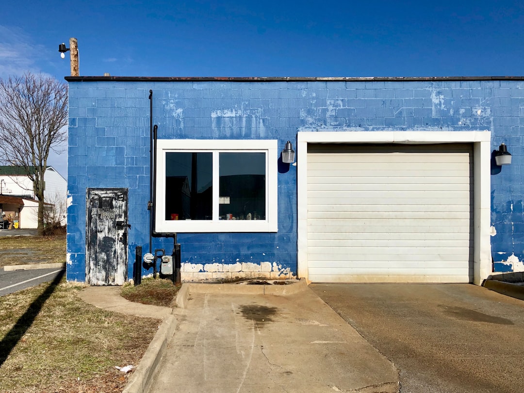 CountBricks Memphis Garage Door Expert Services for Homes