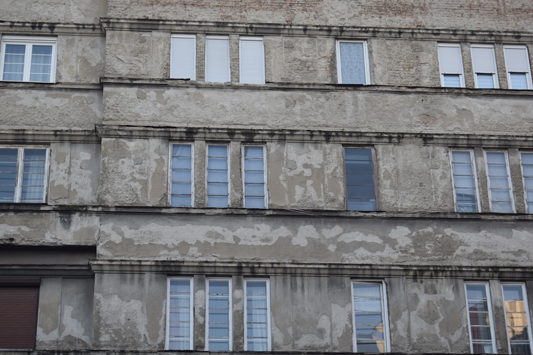 CountBricks guide: what to charge for cleaning windows