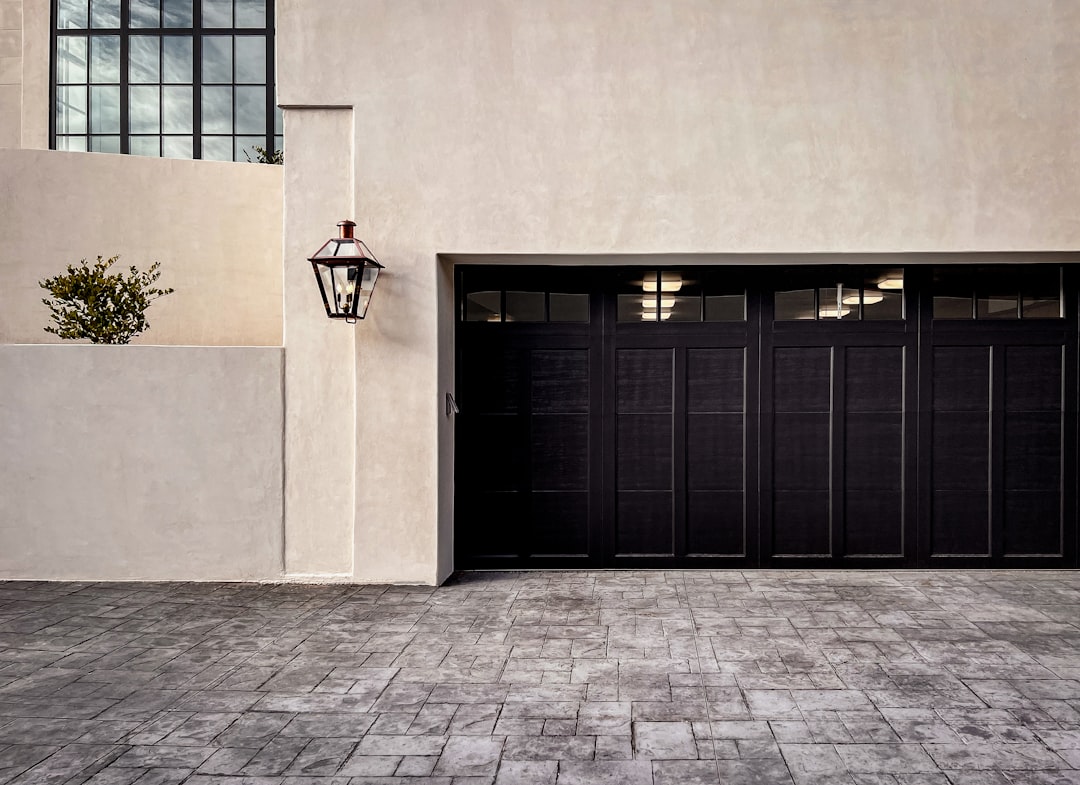 Cost Replace Garage Door: CountBricks Residential Expertise