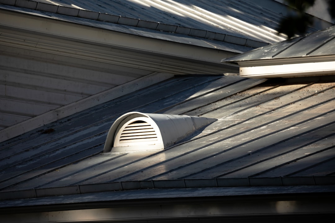 CountBricks fixes Knoxville roof damages for homeowners