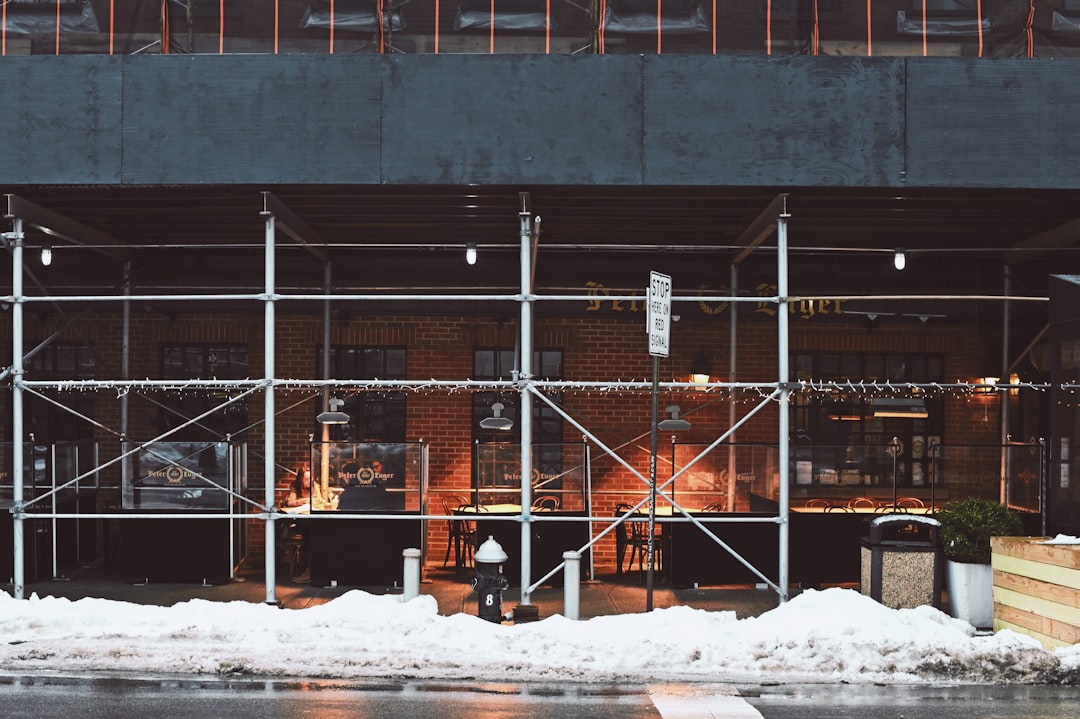 New York Shelves: CountBricks Custom Install & Estimates