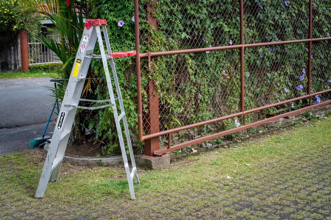 2025 Picket Fence Installation Labor Costs | CountBricks