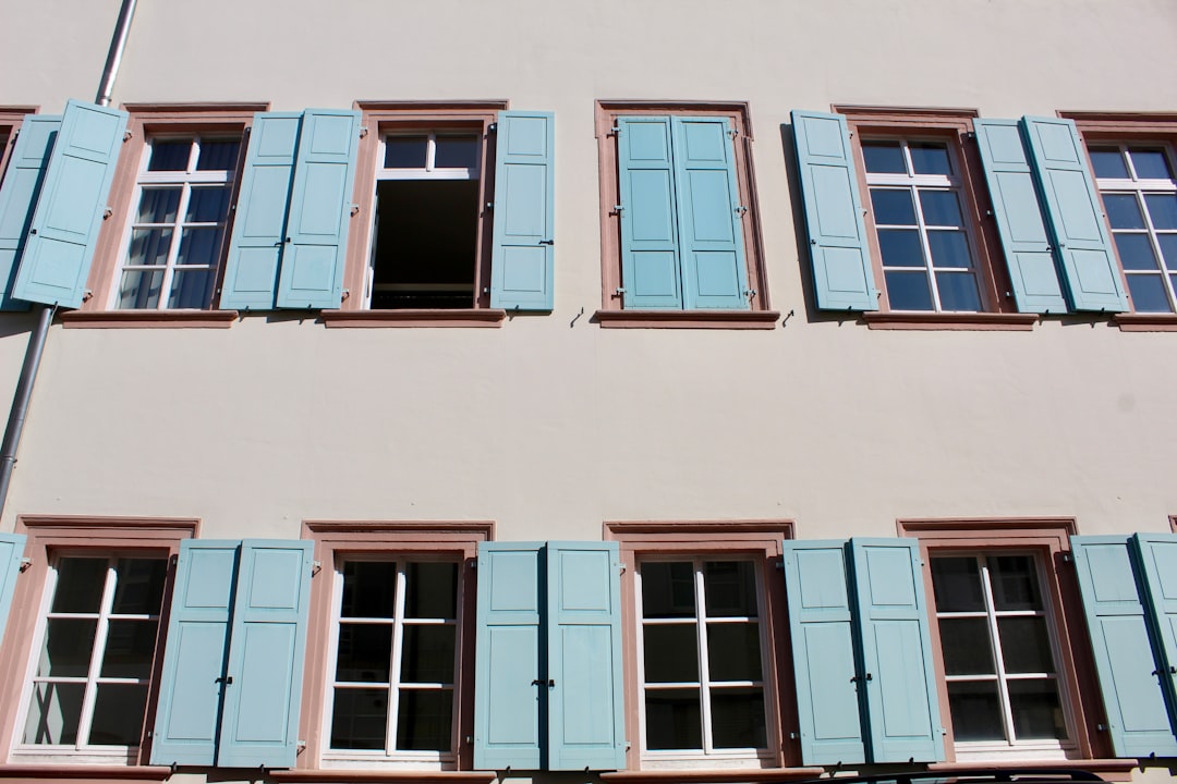 CountBricks: How to Install Vinyl Windows for Residences