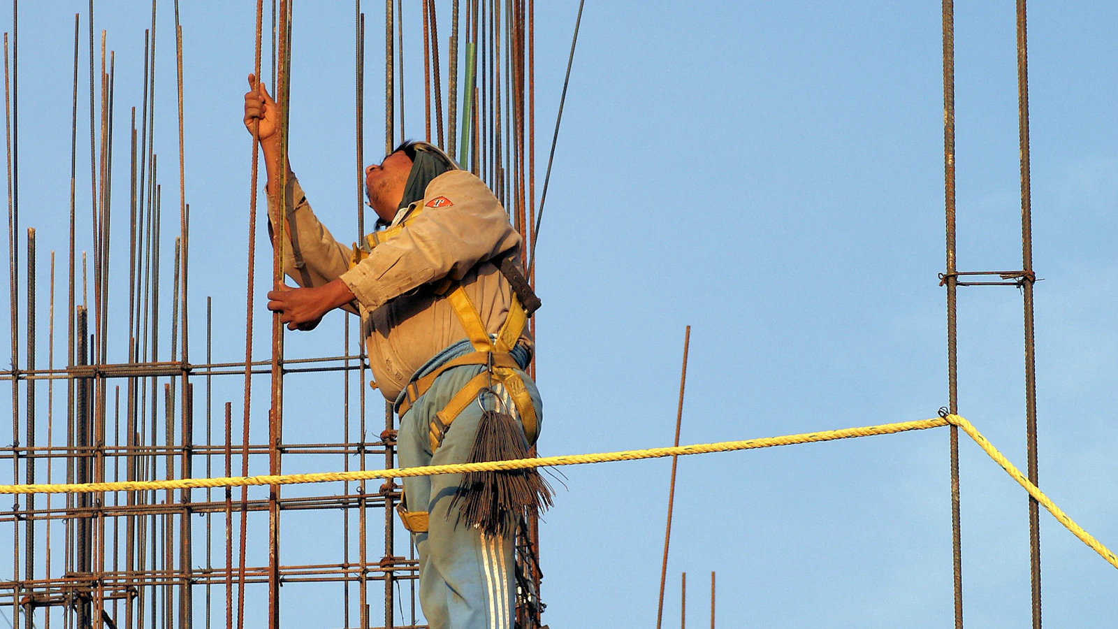 rigging and gear in construction work