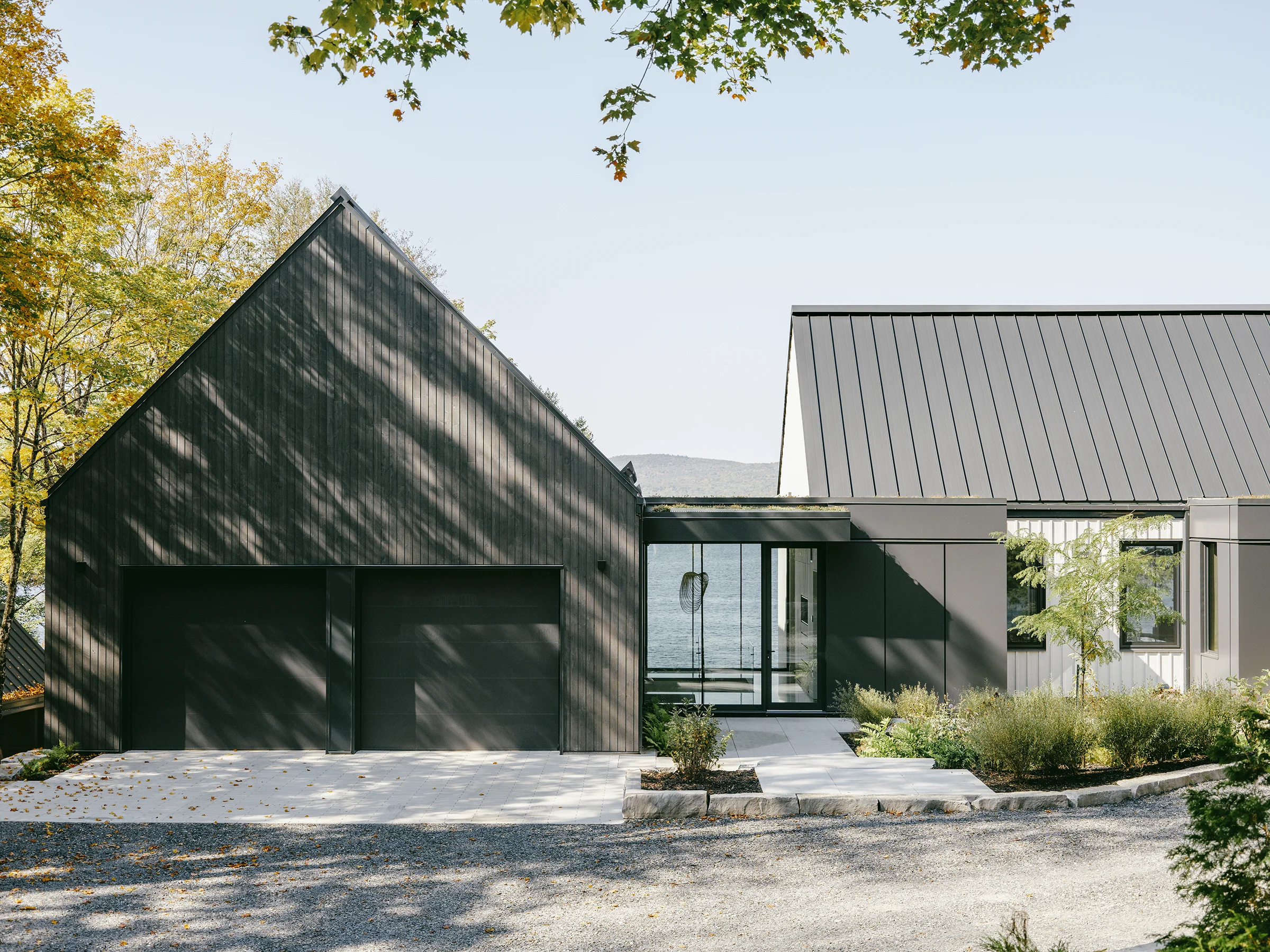 Résidence-architecture-design intérieur-style contemporain-bois-pierre-aluminium