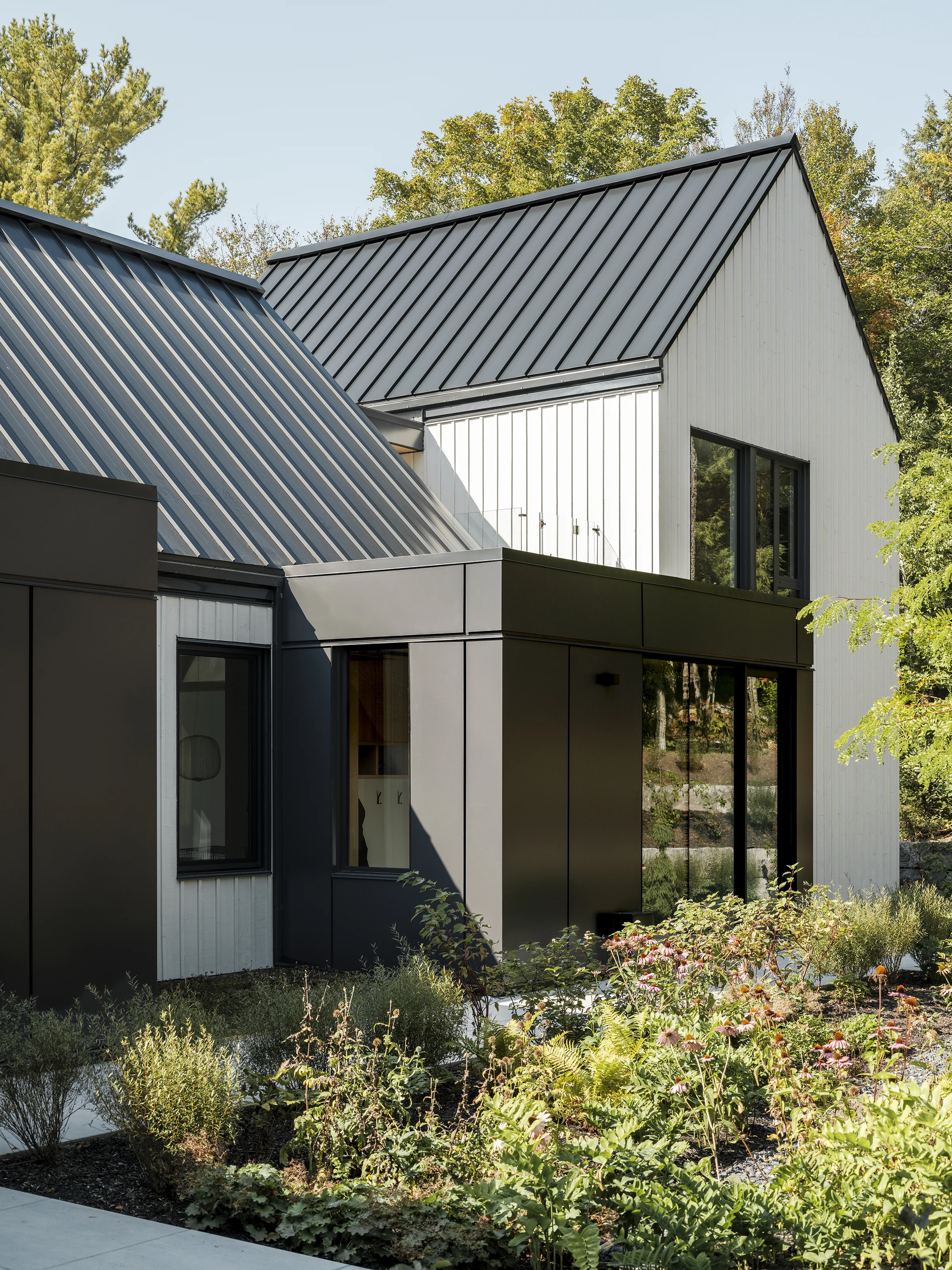 Résidence-architecture-design intérieur-style contemporain-bois-pierre-aluminium
