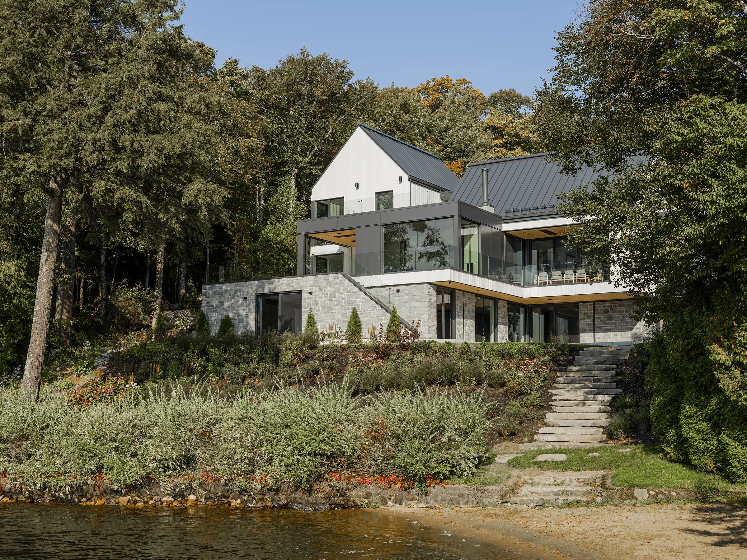 Résidence-architecture-design intérieur-style contemporain-bois-pierre-aluminium