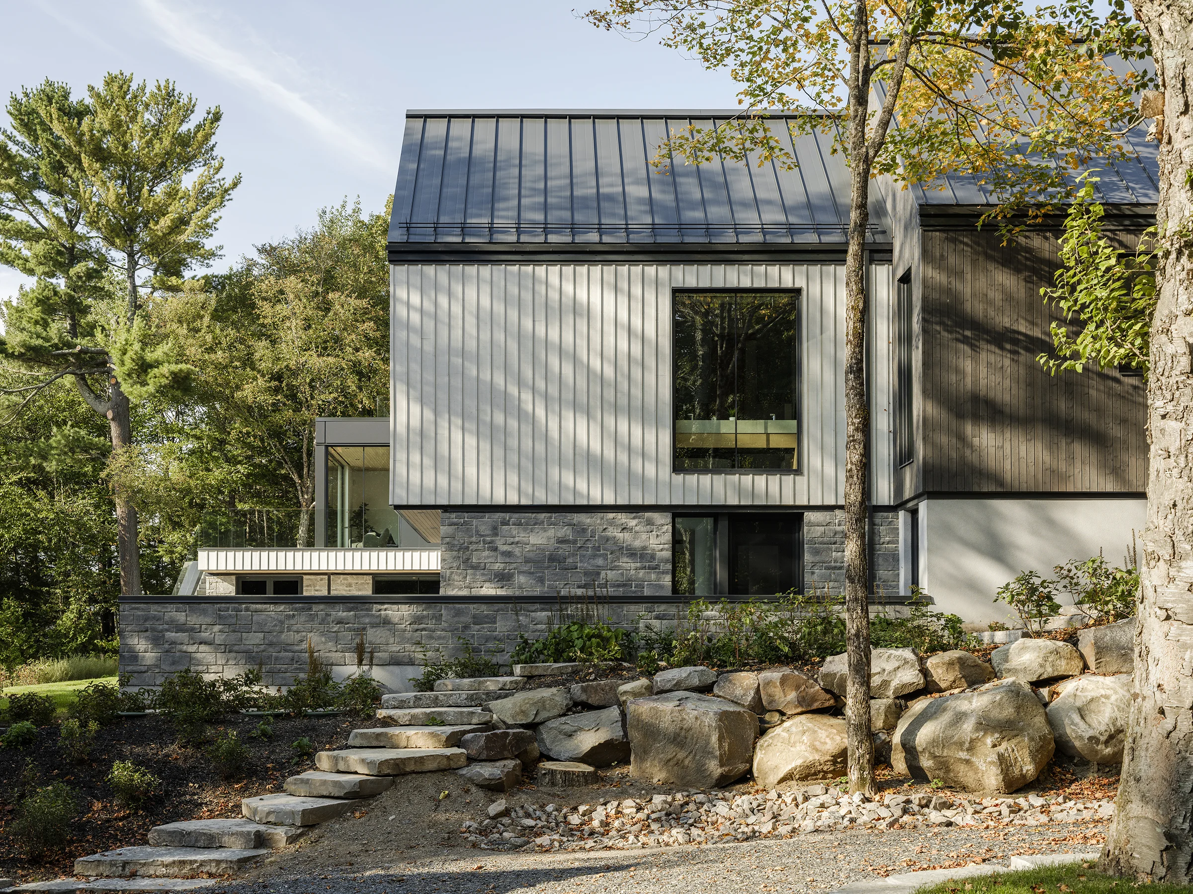 Résidence-architecture-design intérieur-style contemporain-bois-pierre-aluminium