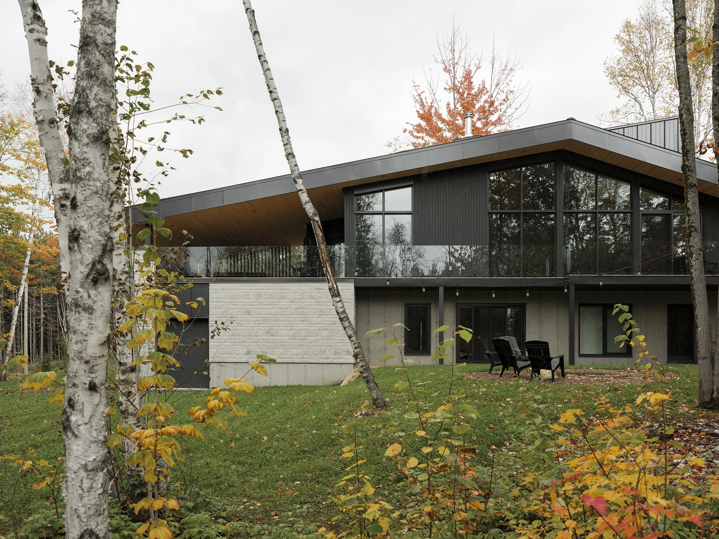 architecture-maison-unifamiliale-mid-century-design-contemporain-bois-résidence