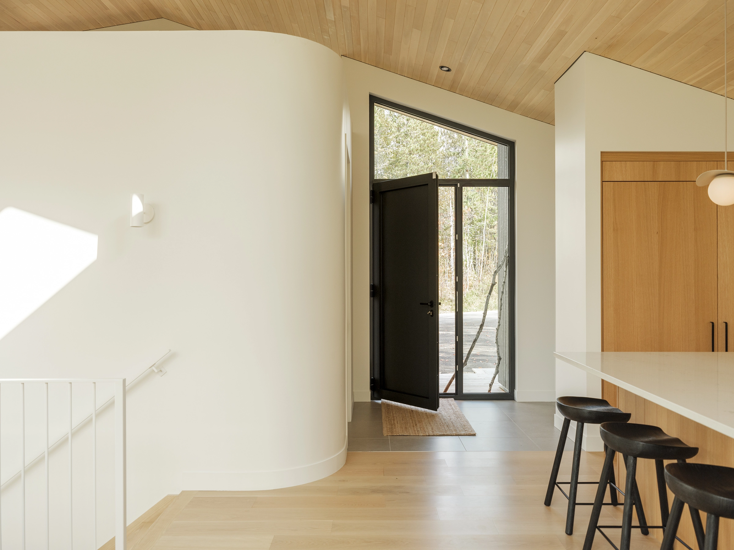 architecture-maison-unifamiliale-mid-century-design-contemporain-bois-résidence