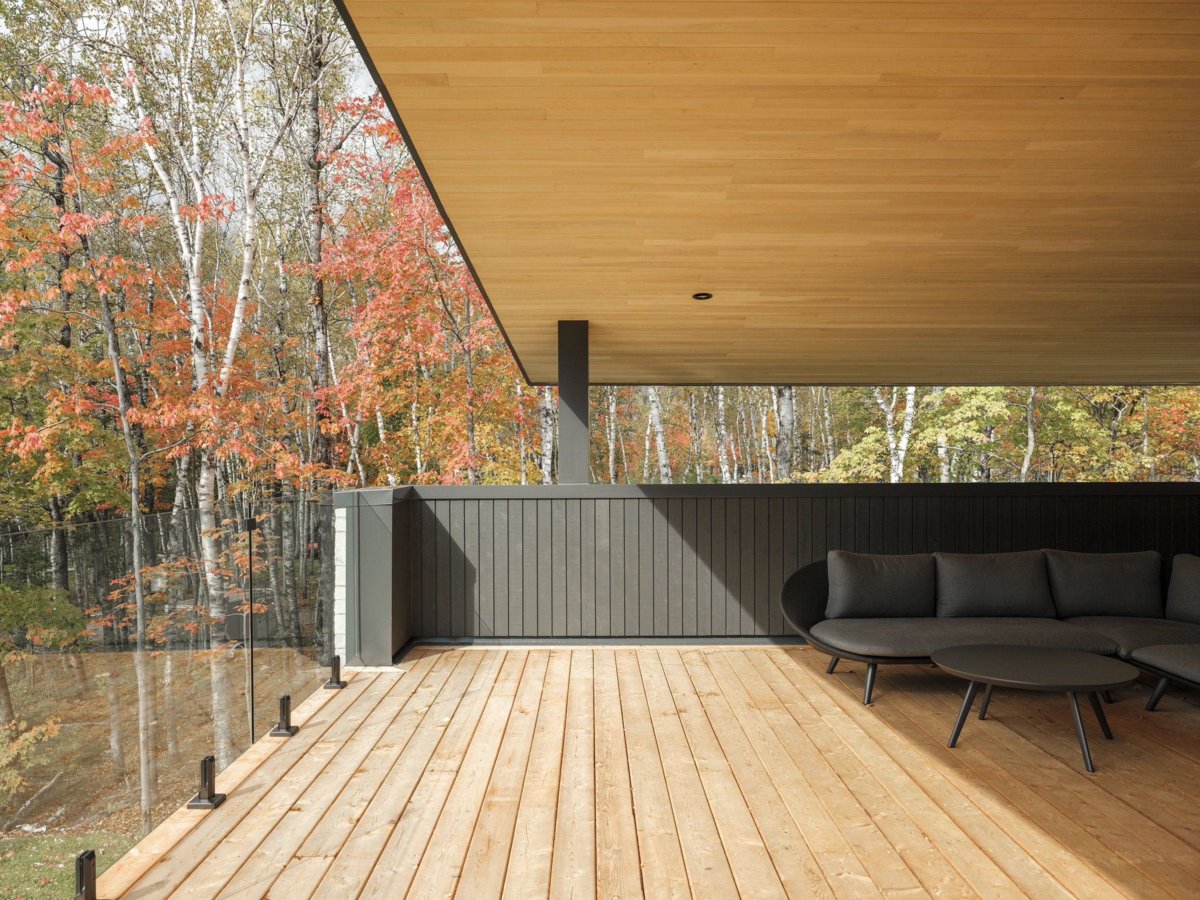 architecture-maison-unifamiliale-mid-century-design-contemporain-bois-résidence