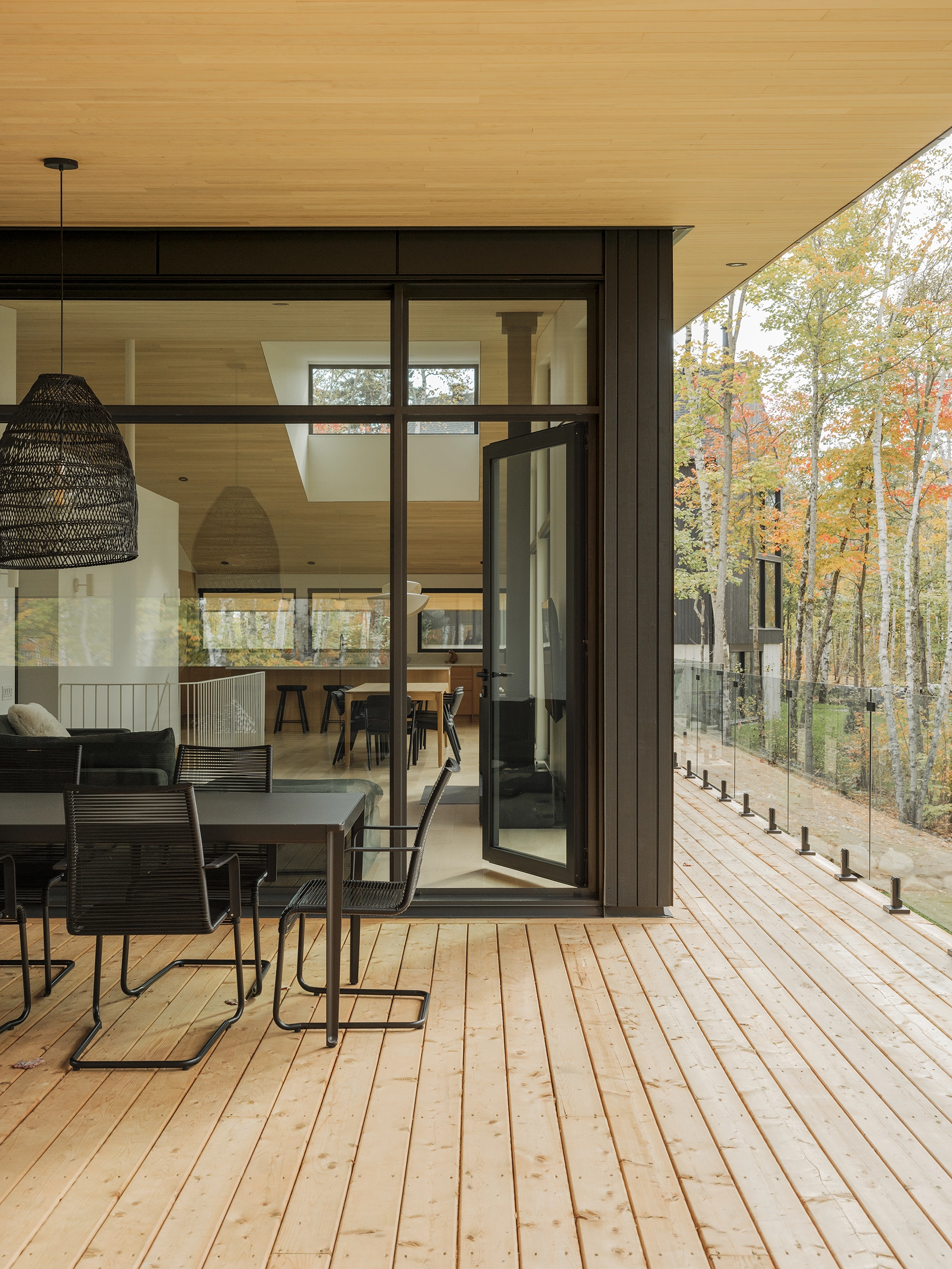 architecture-maison-unifamiliale-mid-century-design-contemporain-bois-résidence