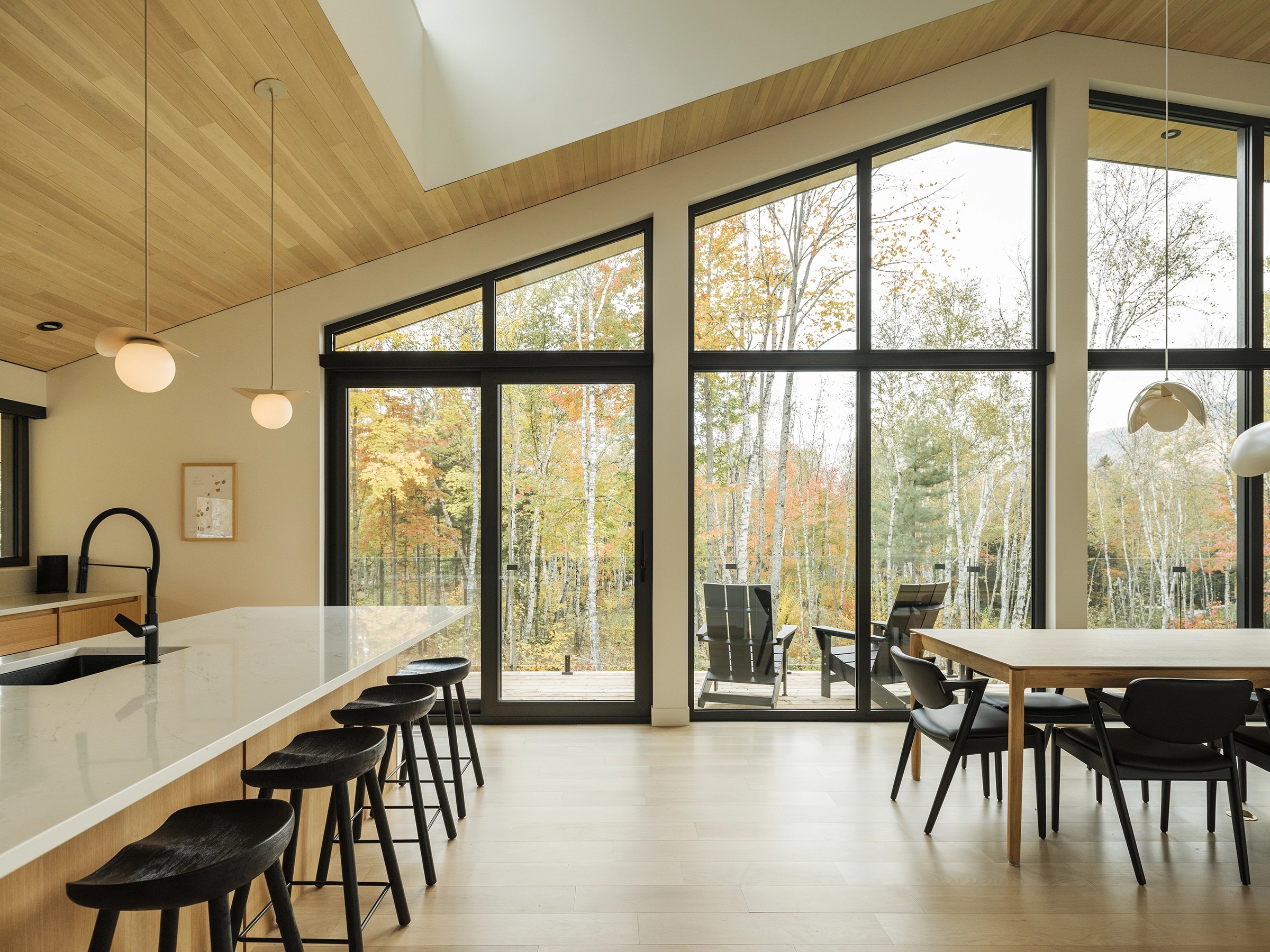 architecture-maison-unifamiliale-mid-century-design-contemporain-bois-résidence