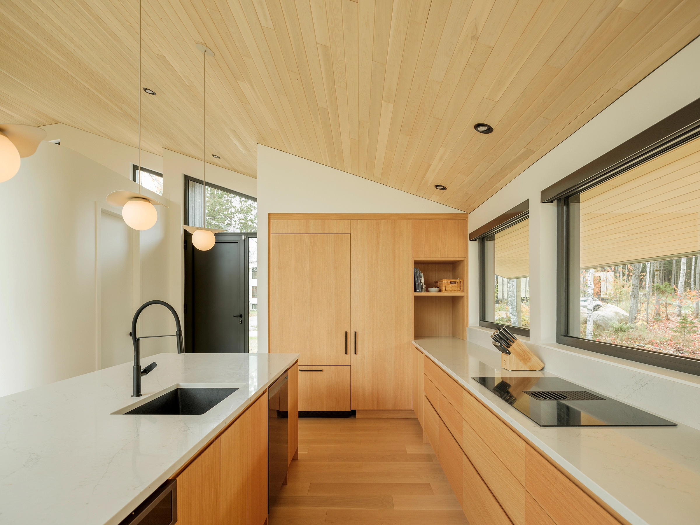 architecture-maison-unifamiliale-mid-century-design-contemporain-bois-résidence