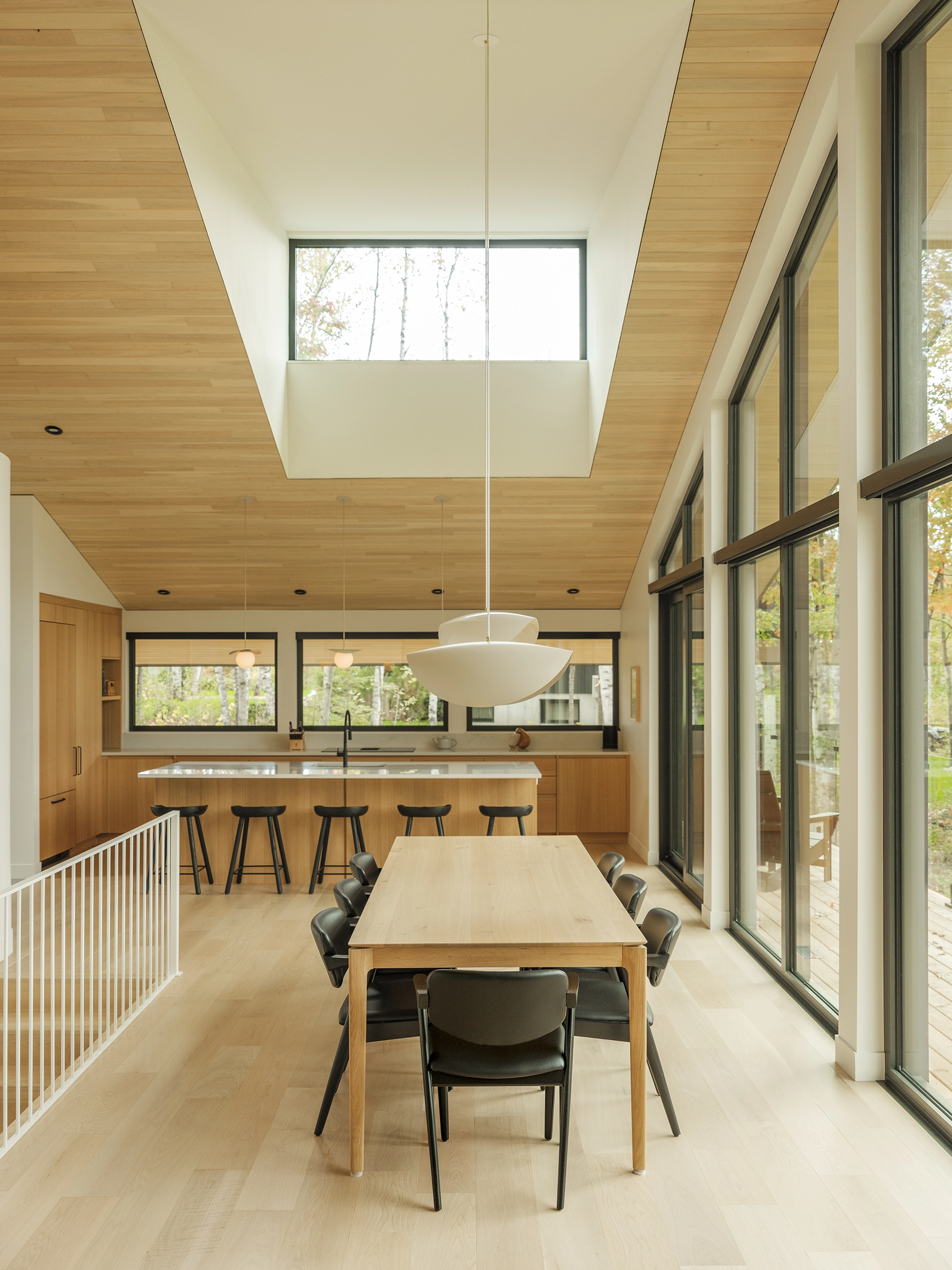 architecture-maison-unifamiliale-mid-century-design-contemporain-bois-résidence