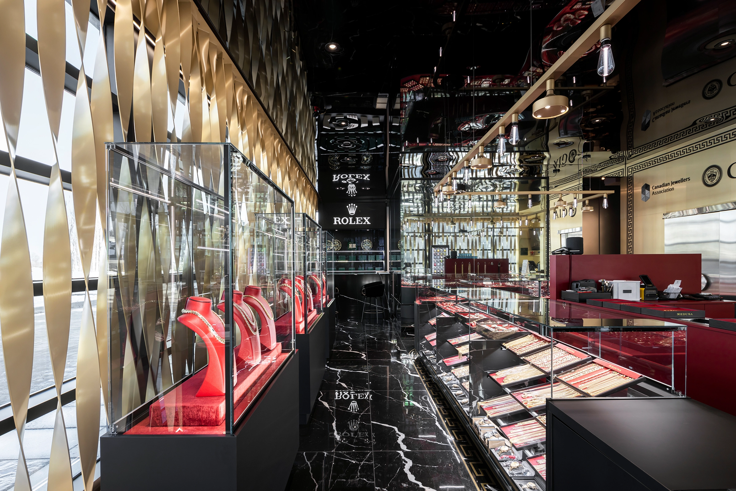 design-intérieur-boutique-bijoux-métal-or