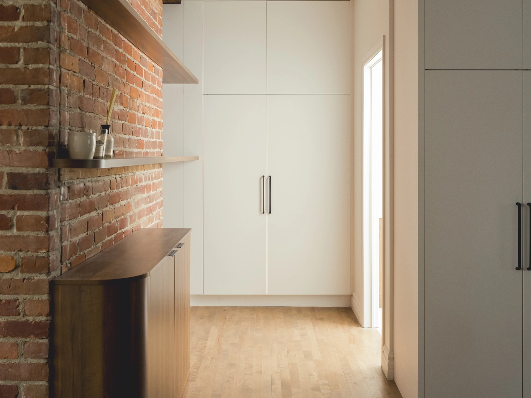 rénovation-patrimoine-résidence-bigénérationnel-brique-bois-desing-intérieur