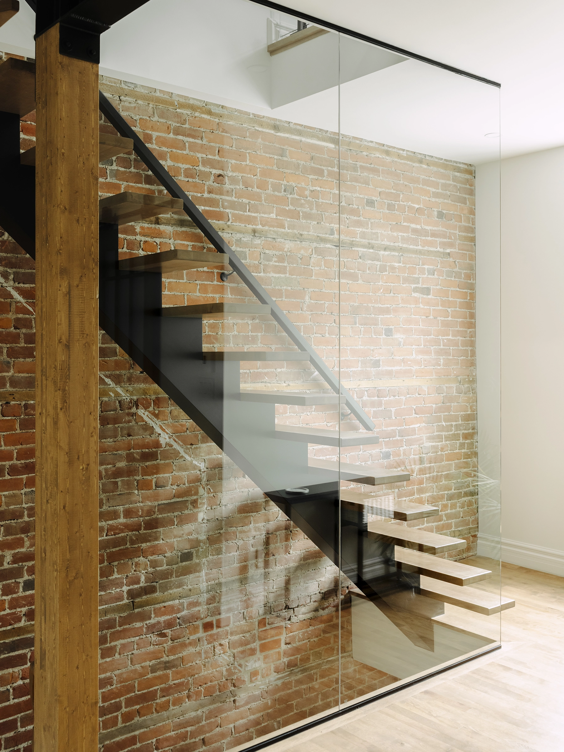 rénovation-patrimoine-résidence-bigénérationnel-brique-bois-desing-intérieur