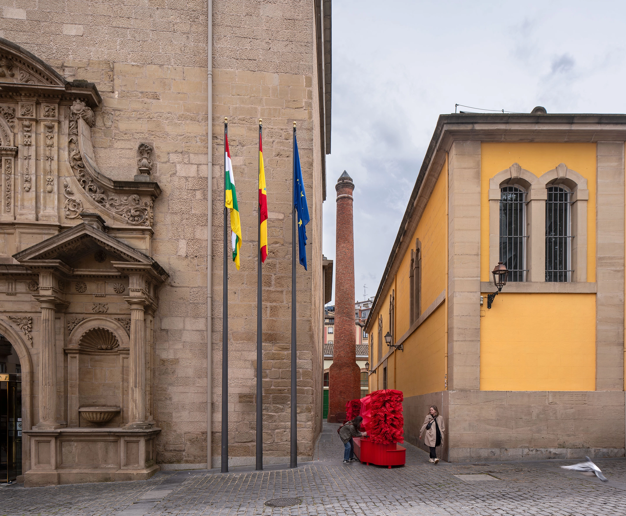 installation-art-espagne-danse-mouvement-rouge