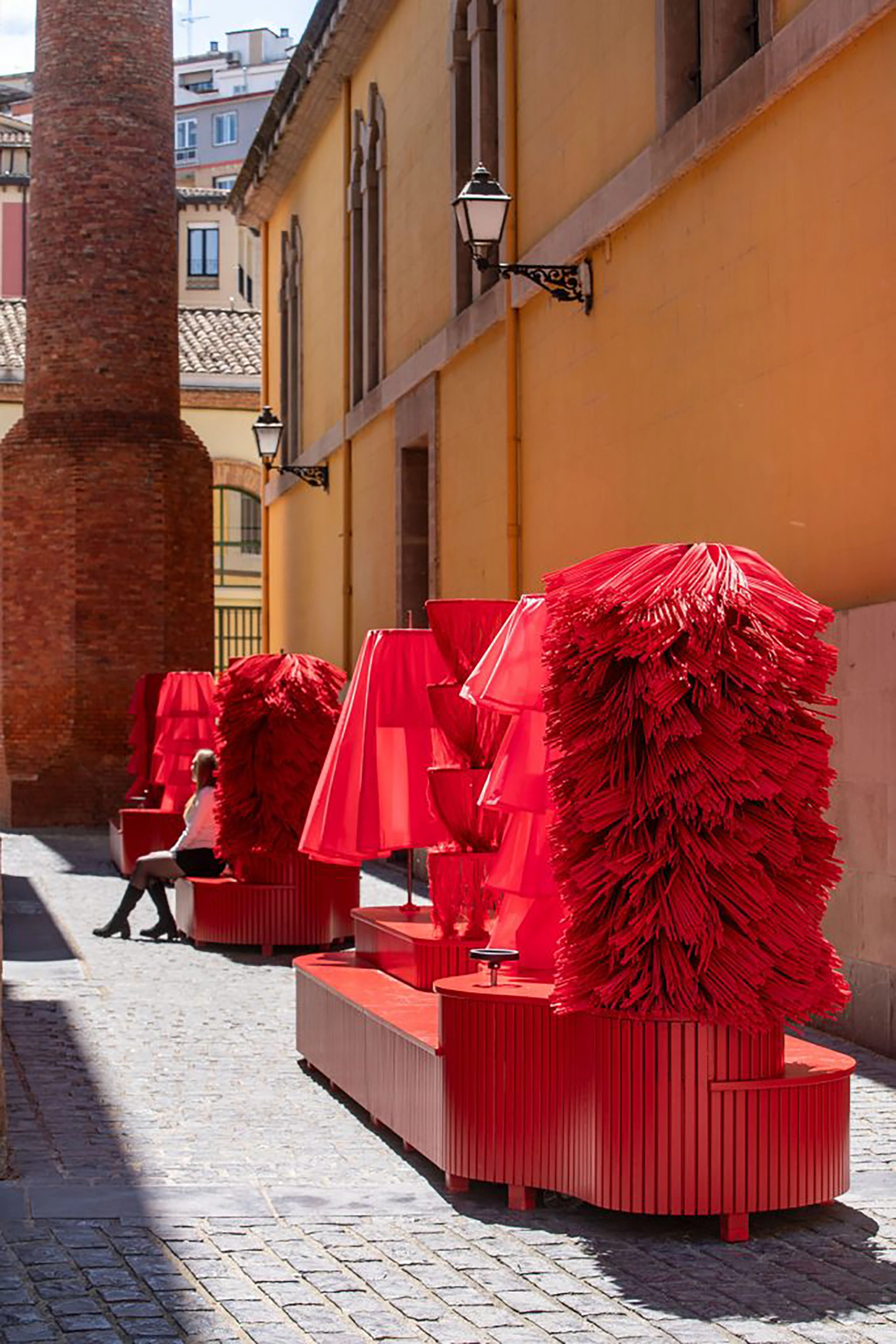installation-art-espagne-danse-mouvement-rouge