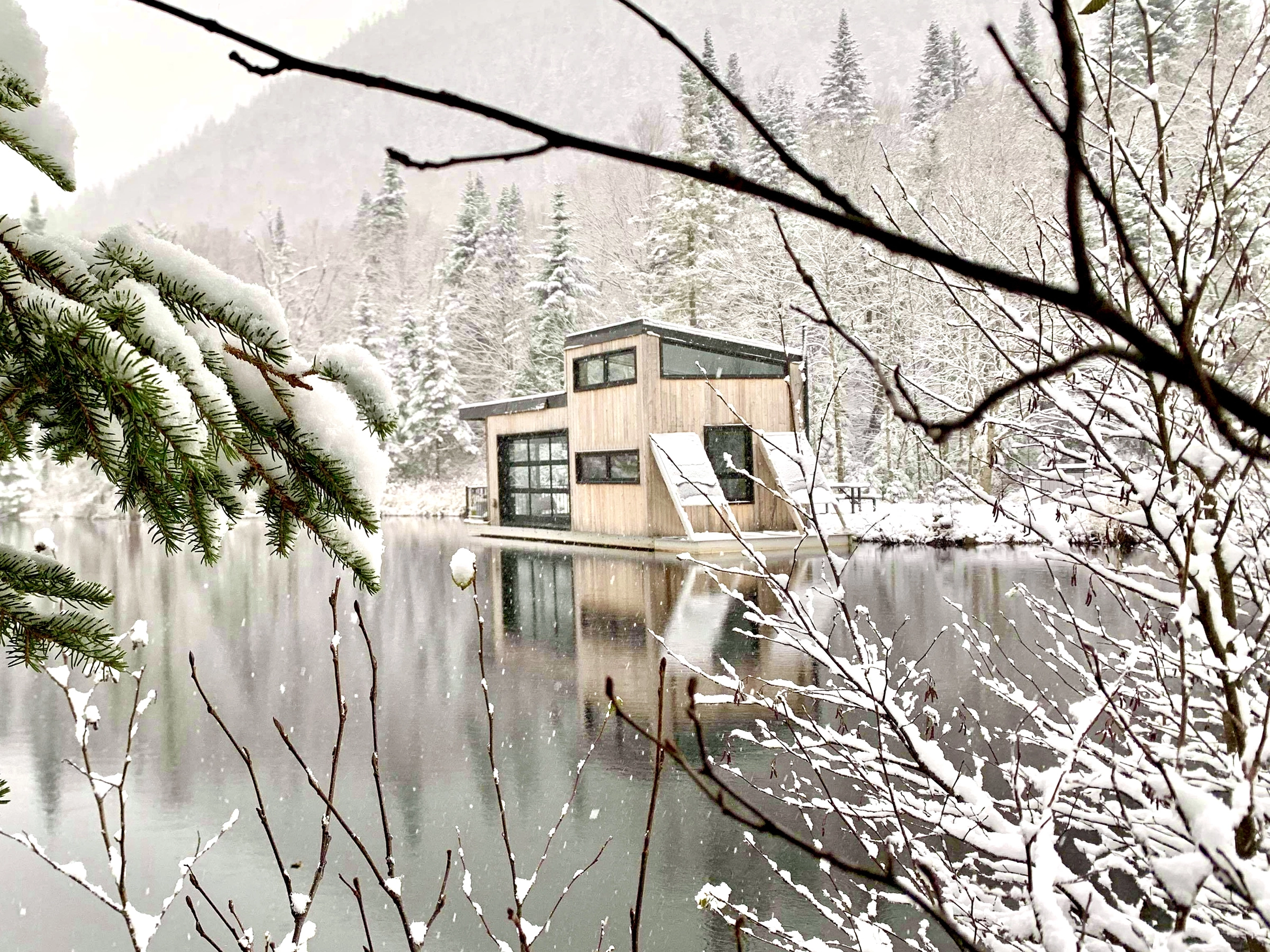 architecture-villégiature-chalet-lac-forêt-paysage-nature