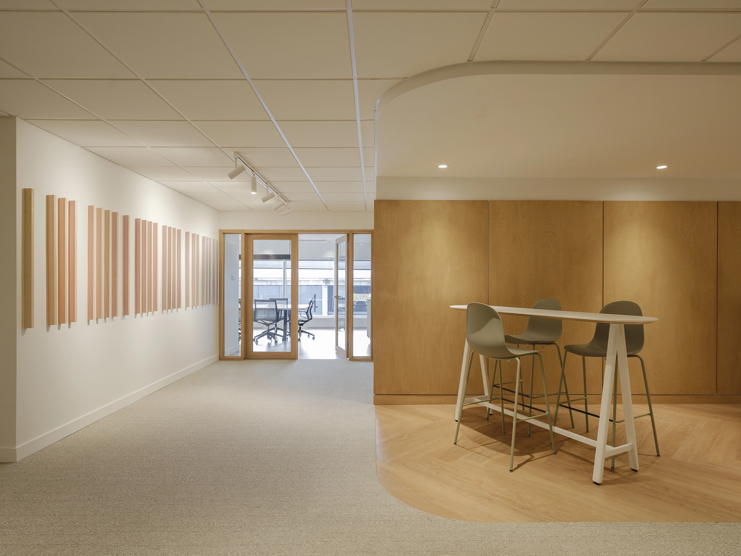 Rénovation-bureau-intérieur-bois