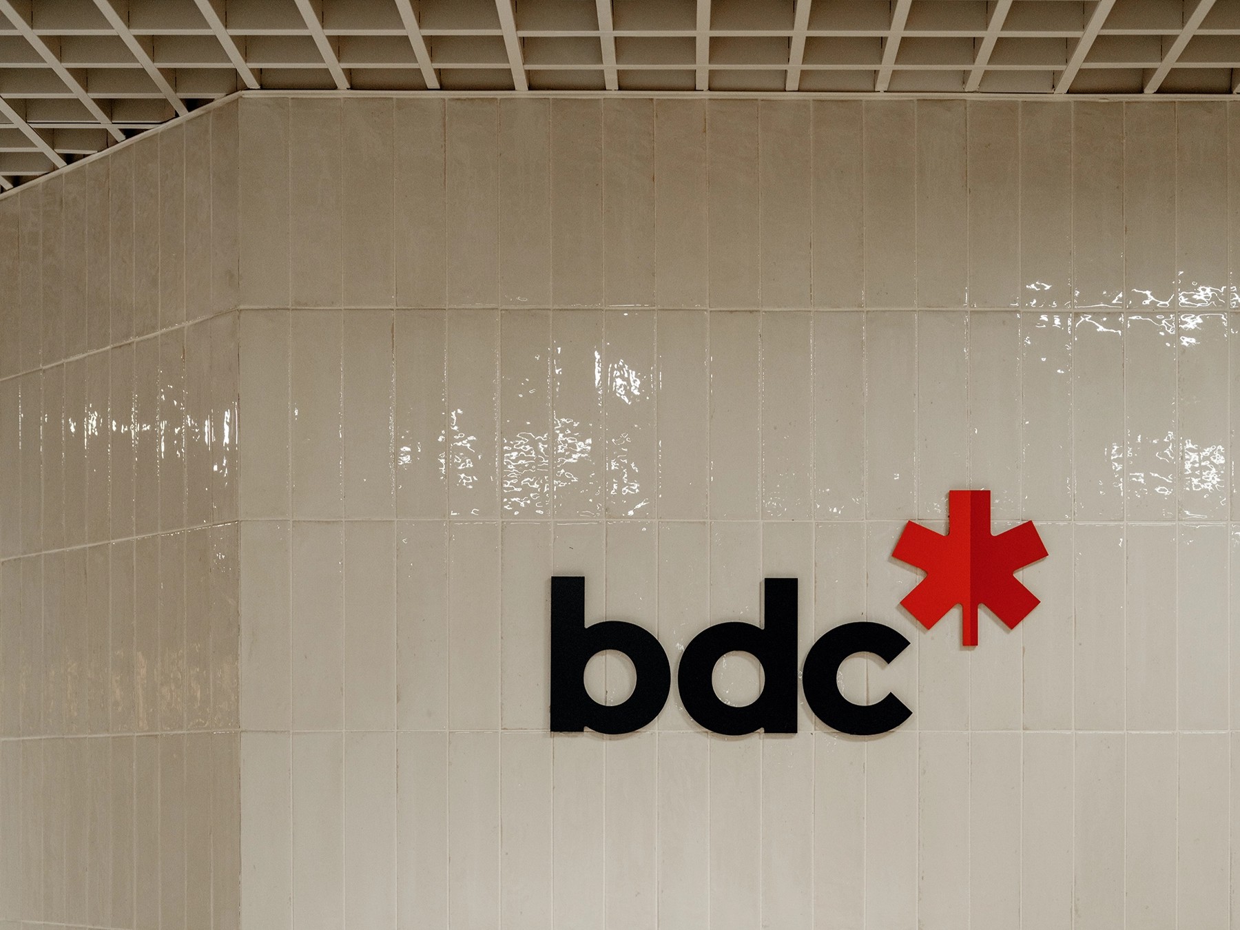 architecture-design-intérieur-bureau-rouge