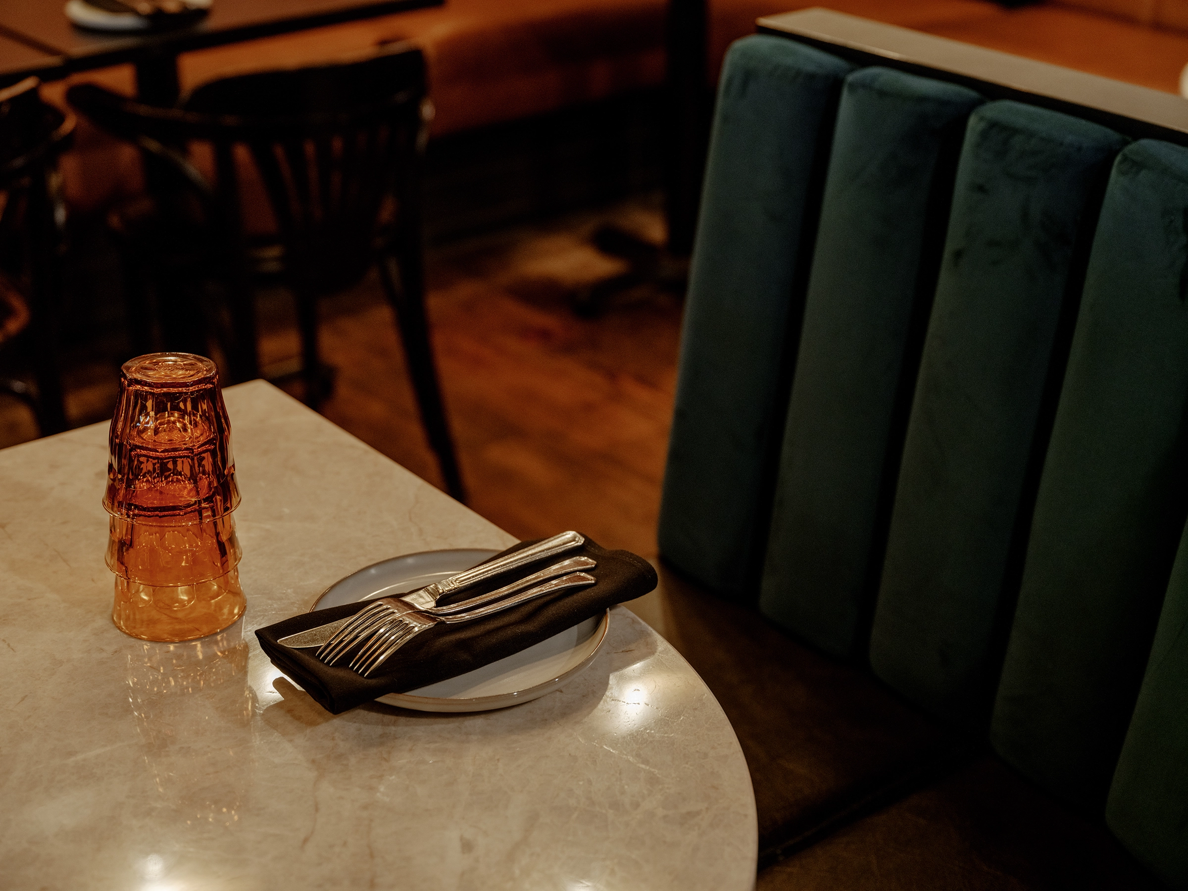 design-intérieur-restaurant-lumière-mirroir
