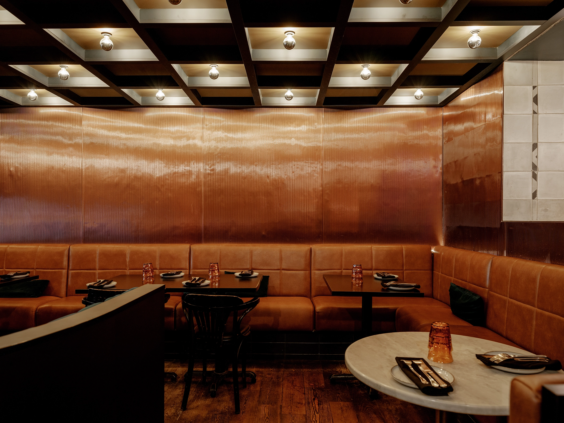 design-intérieur-restaurant-lumière-mirroir