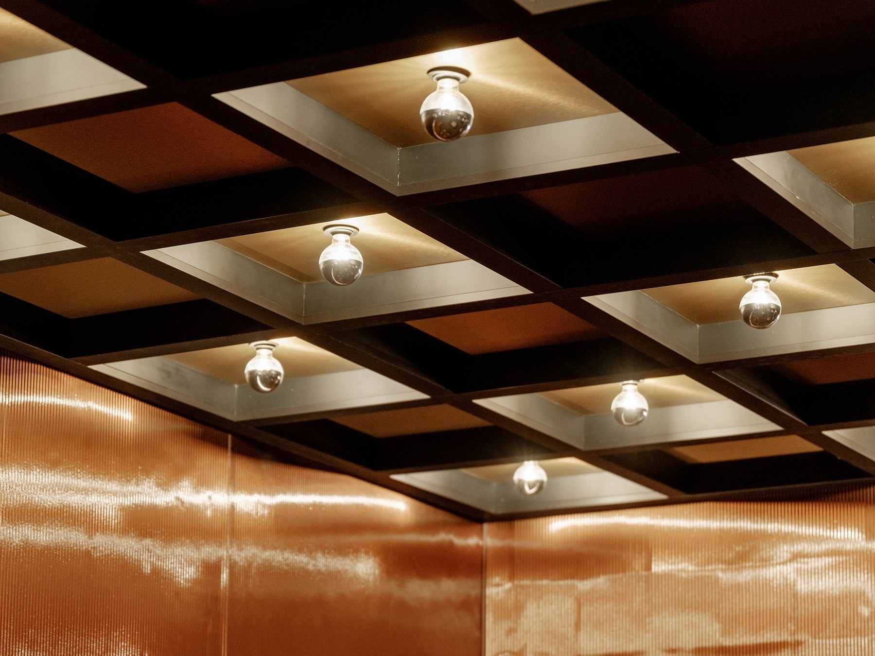 design-intérieur-restaurant-lumière-mirroir