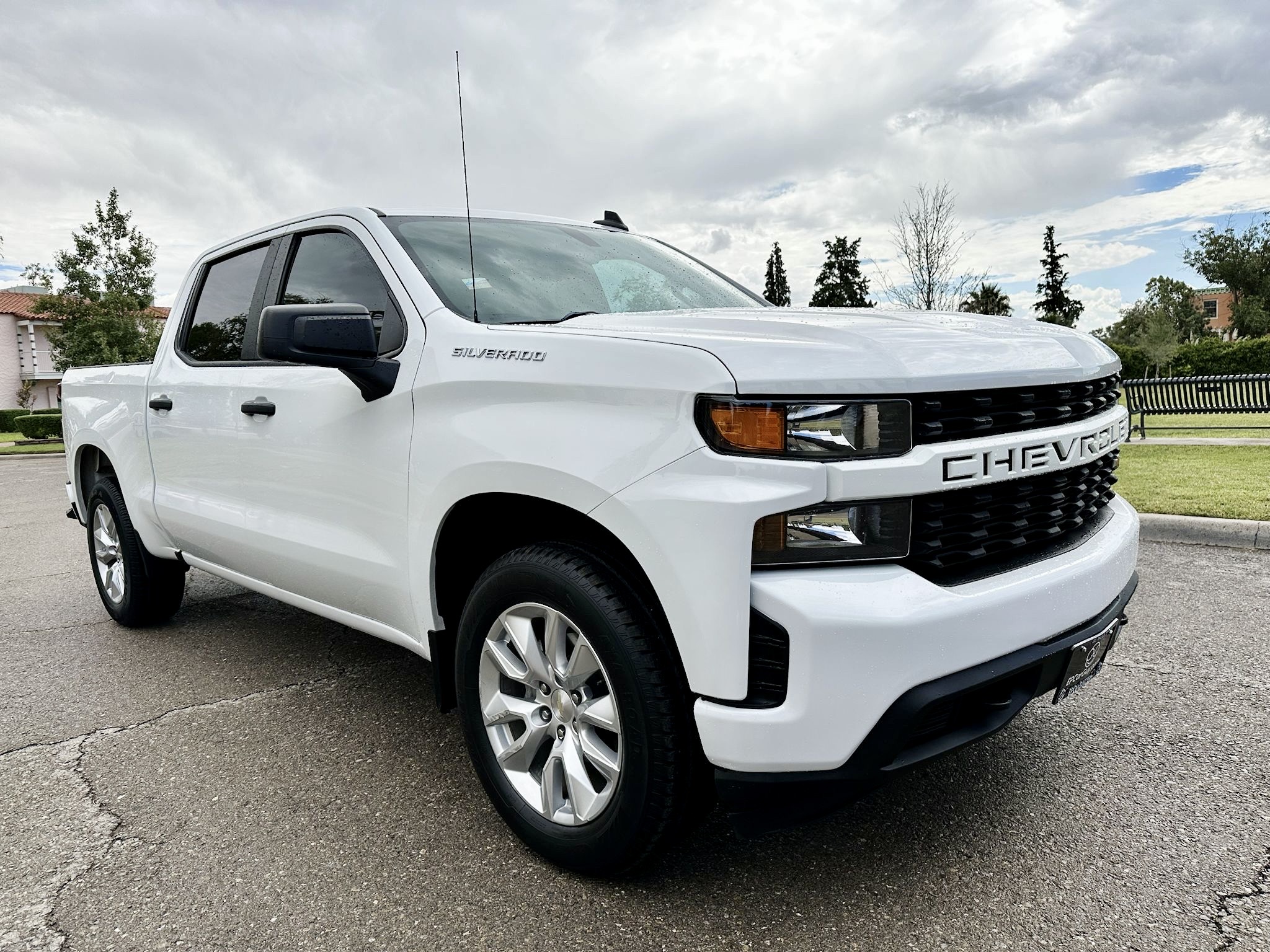 2020 Chevrolet Silverado 1500 Crew Cab Custom Pickup 4D 5 3/4 ft