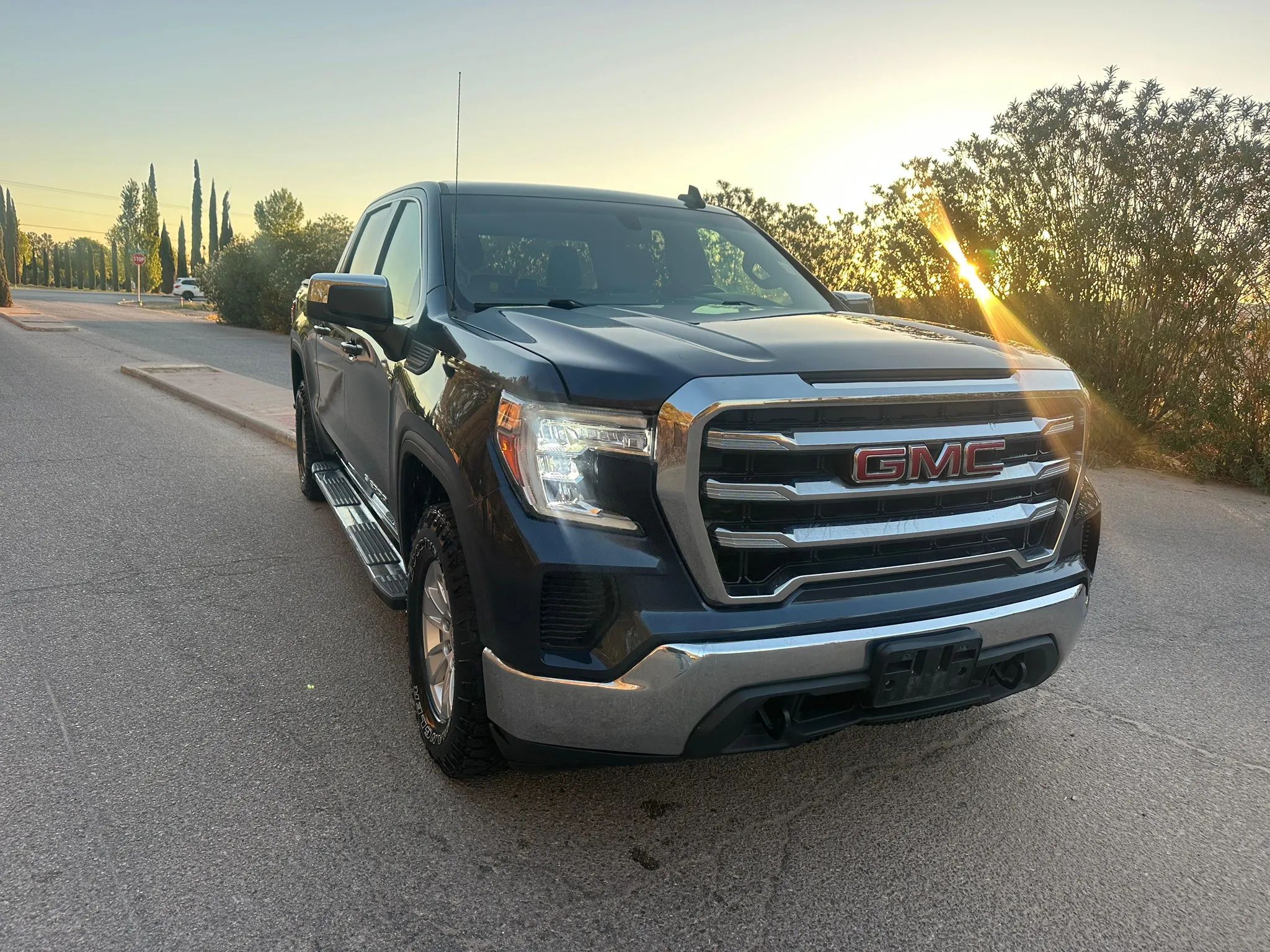 2020 GMC Sierra 1500 Crew Cab SLE Pickup 4D 5 3/4 ft