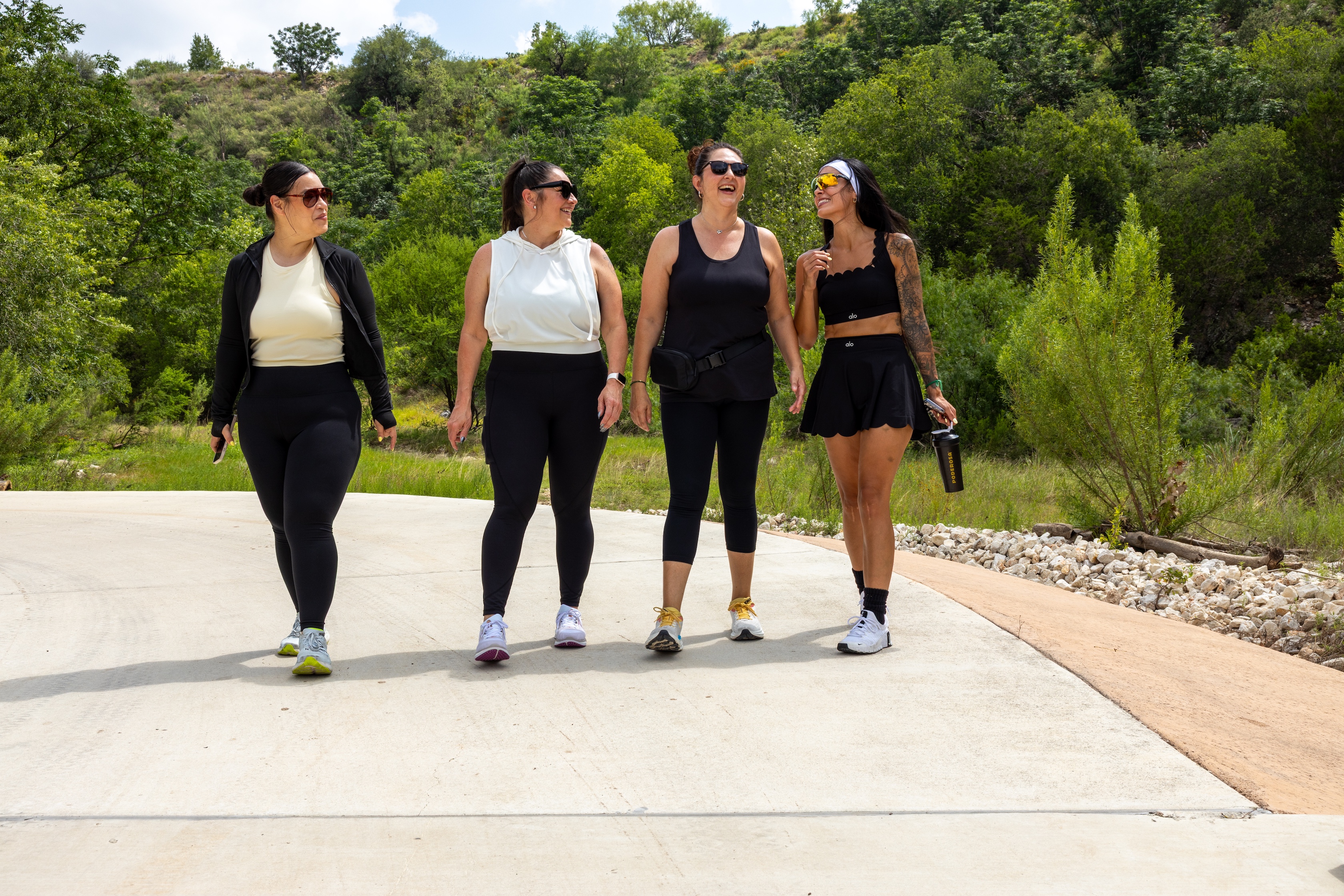 Poderosas on a community walk