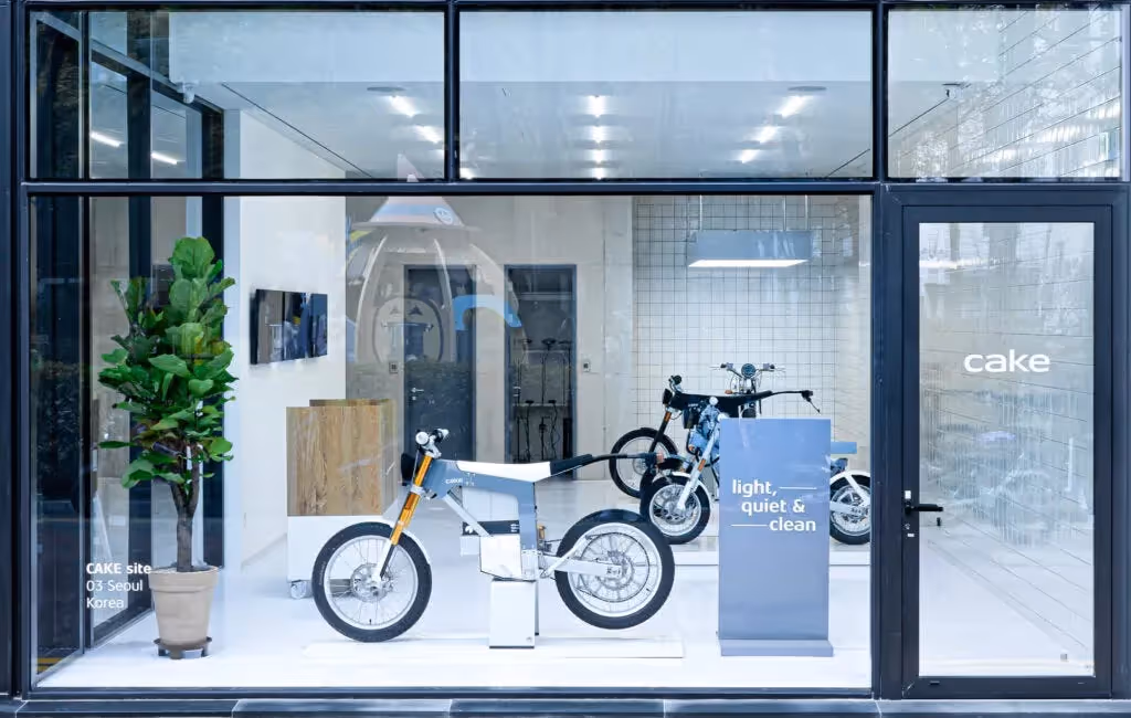 B2B news | CAKE continues expansion in Asia with new flagship CAKE:site Seoul | thepack.news | THE PACK - Electric motorcycle news