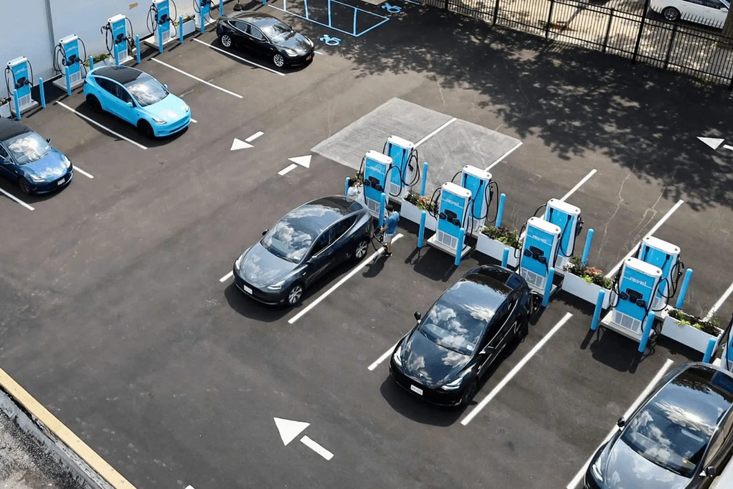 An overhead picture of one of Revel’s “Superhub” charging stations in New York.