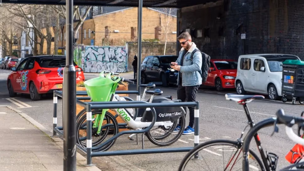 London Fields - London Lane bay