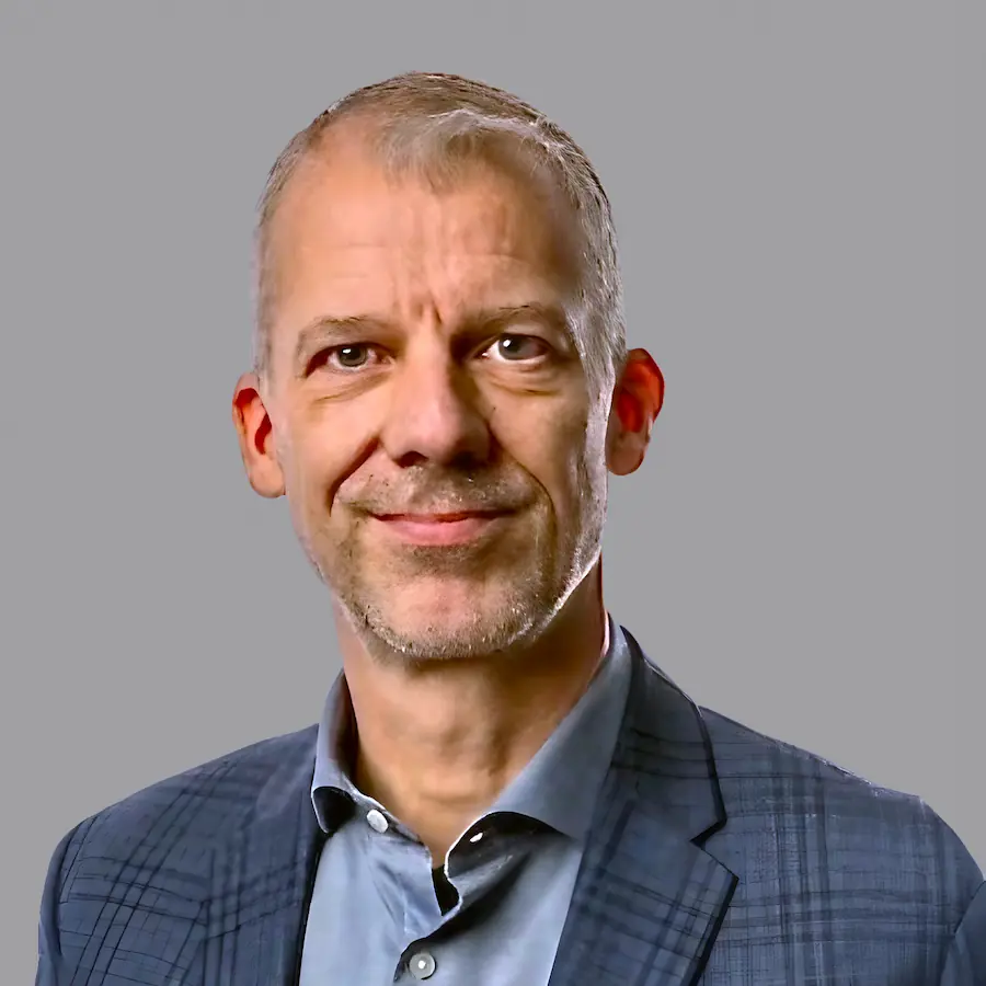 Suzanne, CEO of Raffle.AI