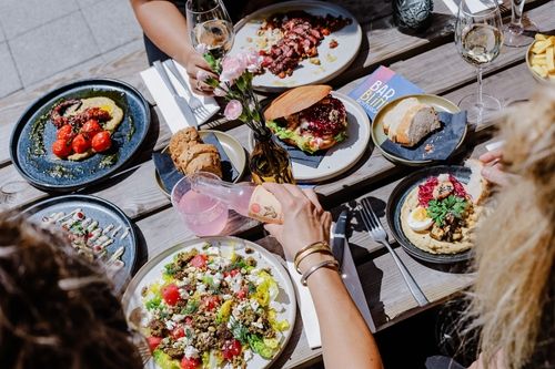 Bar Blink terras met lekker eten