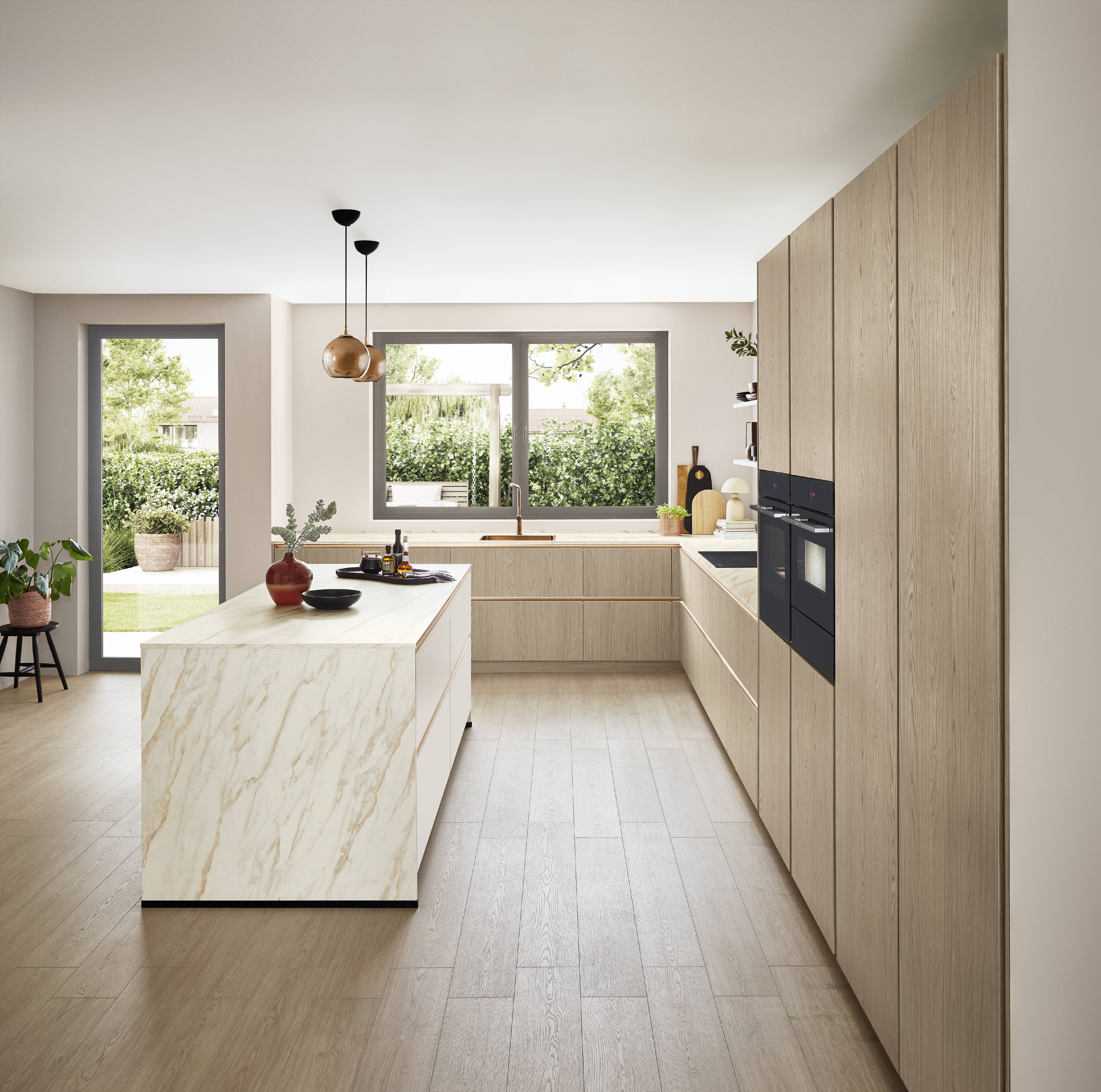 Nobilia Structura 406 keuken met licht eikenhout fronten en marmer-look eilandblad