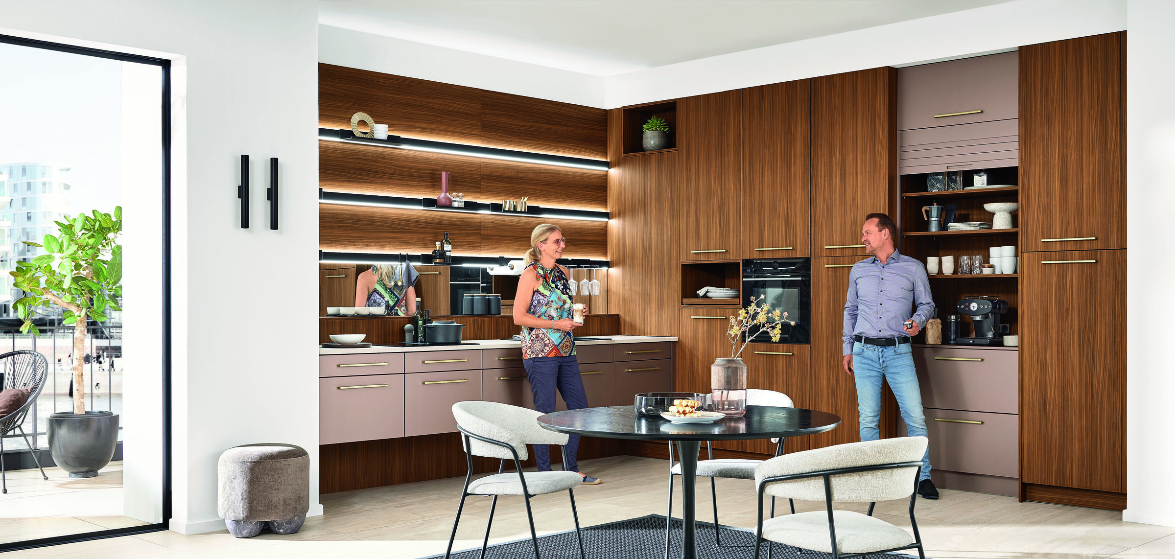 Ballerina Smart M 4691 keuken met warm notenhout en mauve-roze fronten