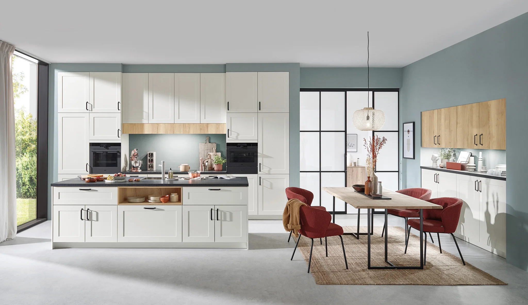Ballerina Vino 61050 keuken in zacht wit met warme eiken hoge kasten en antraciet aanrechtblad