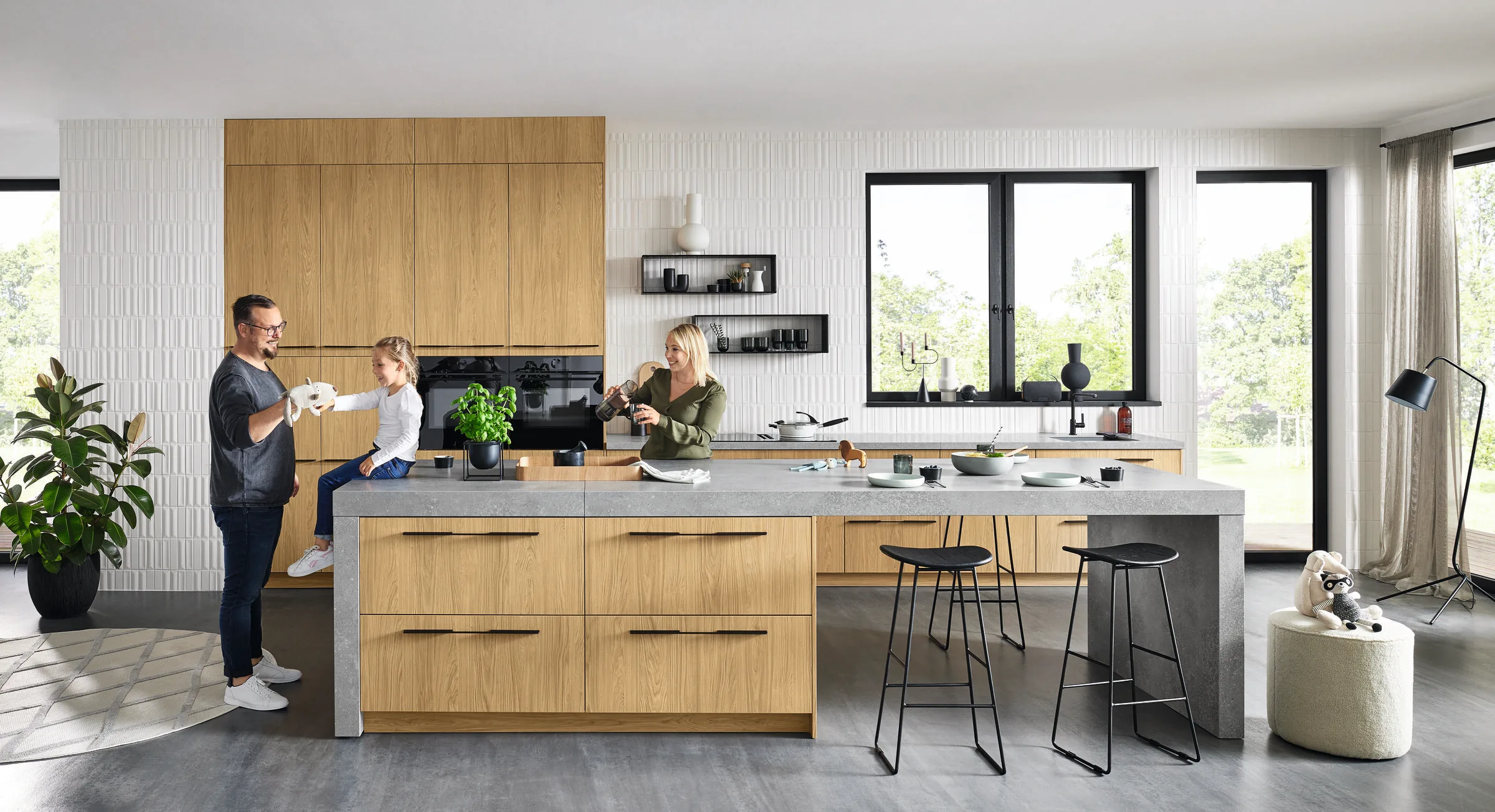 Ballerina Top 1711 gezinsvriendelijke keuken met warm eikenhout en betonlook eilandblad