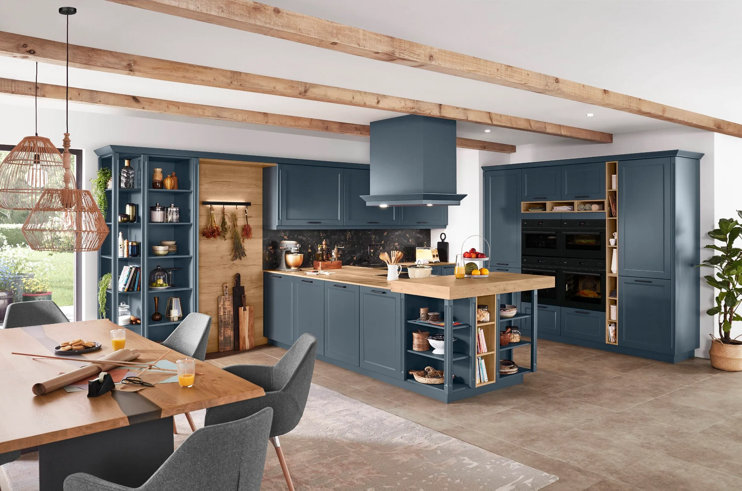 Nobilia Cascada 778 eilandkeuken in petrolblauw met matte kaderfronten en eiken werkblad