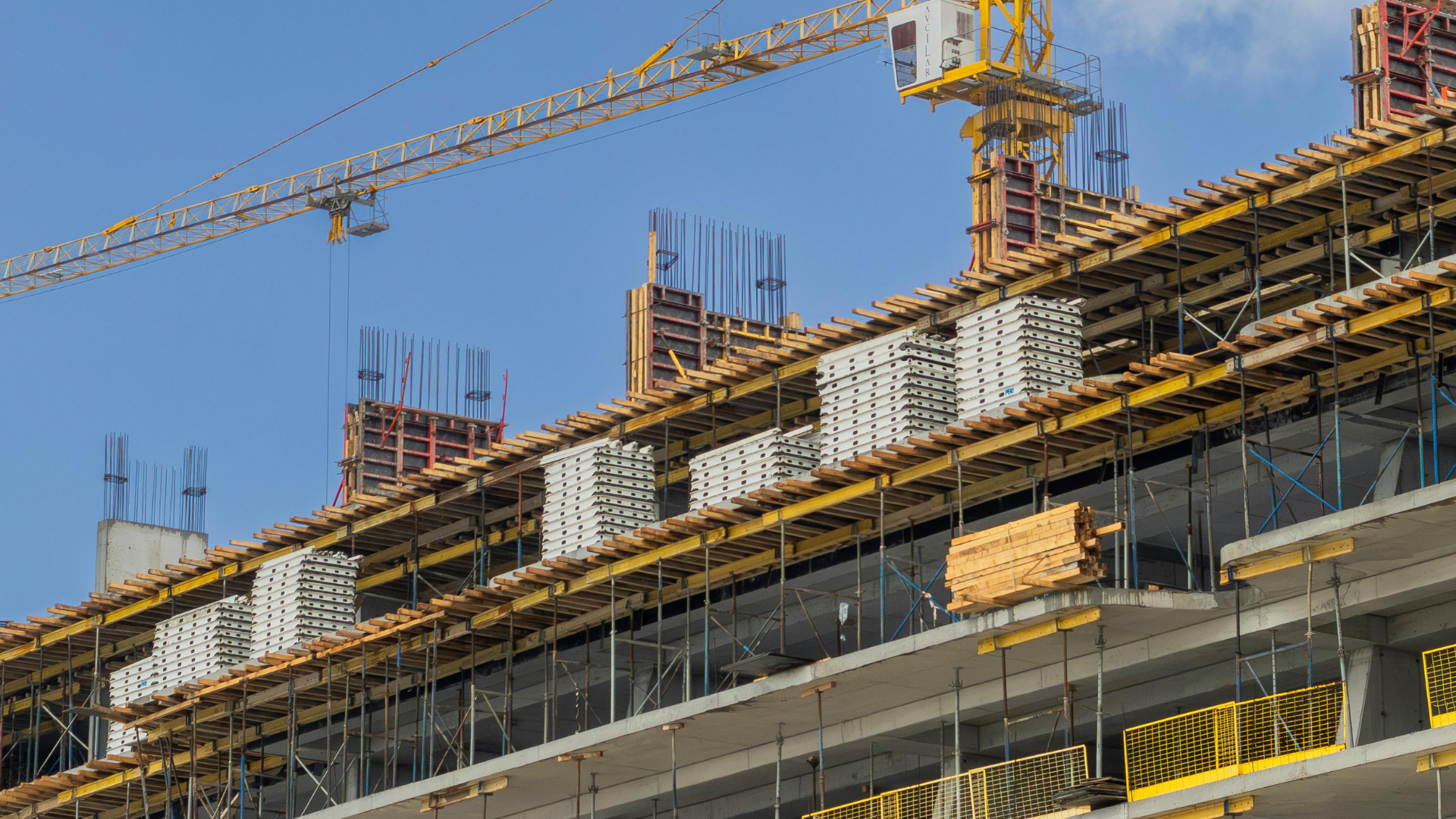 How a Large Regional Contractor Cut Claims Costs 35% Through Employee Health Coaching