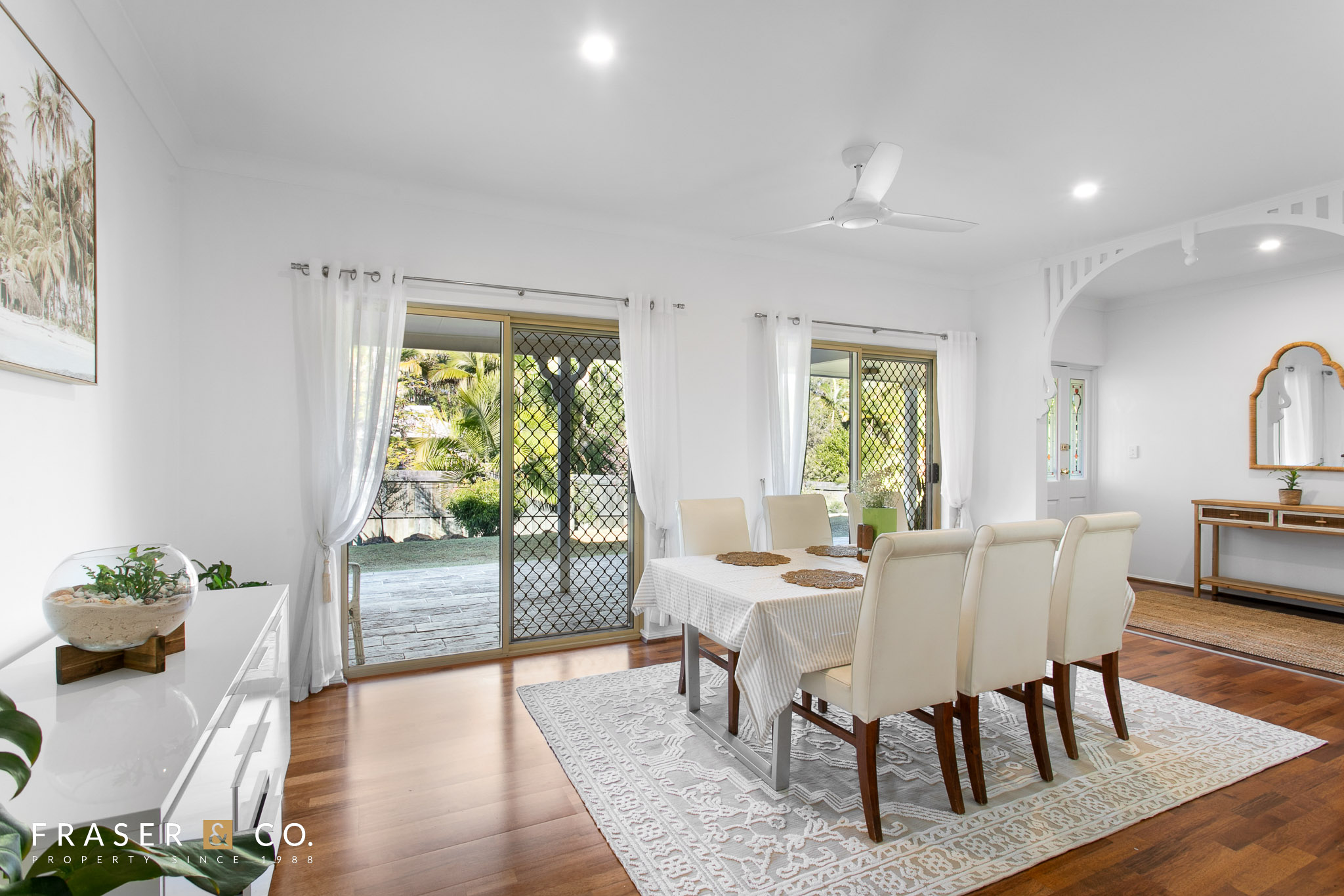 Dining at 1 Gumdale Court, Noosaville QLD 4566