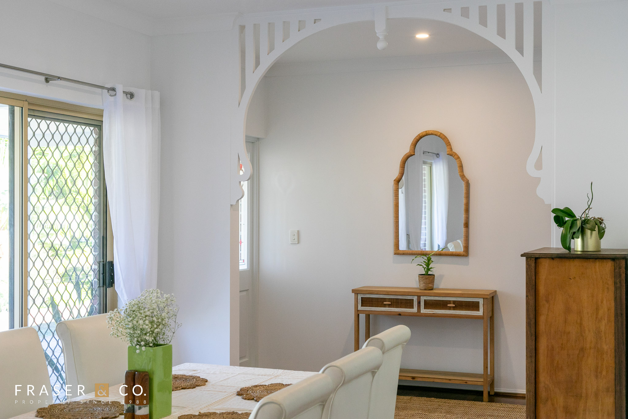 Dining at 1 Gumdale Court, Noosaville QLD 4566