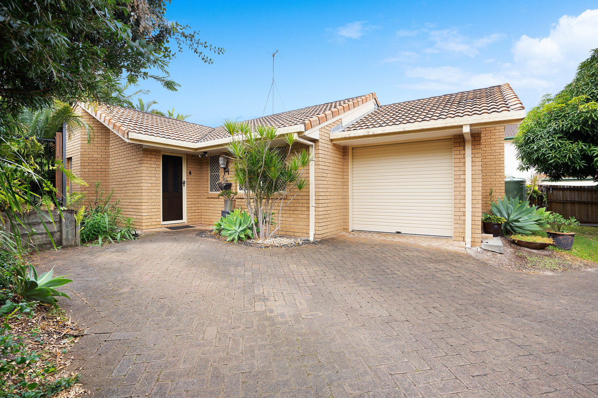 2/17 Melville Court, Mt Coolum QLD 4573