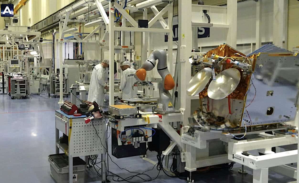 Eutelsat continues $2.56-billion OneWeb refurbishment with 340-satellite order to Airbus; first launches in 2026